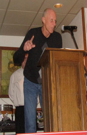 Gary speaking at the banquet.jpg